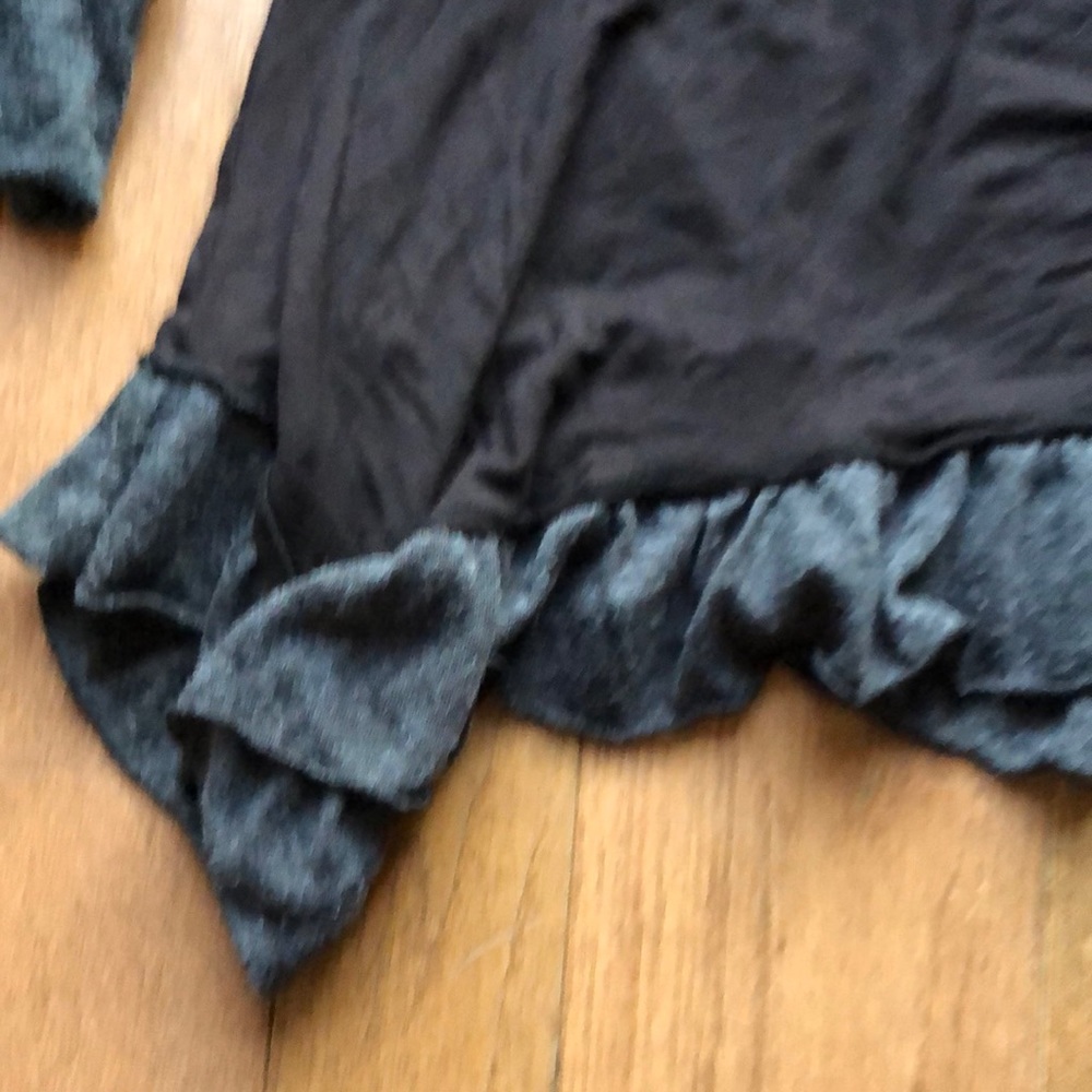 Yak n Yeti small black long sleeve top - Picture 2 of 4